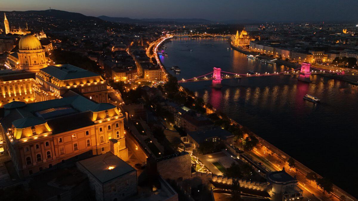 Buda castle / Kettenbrücke